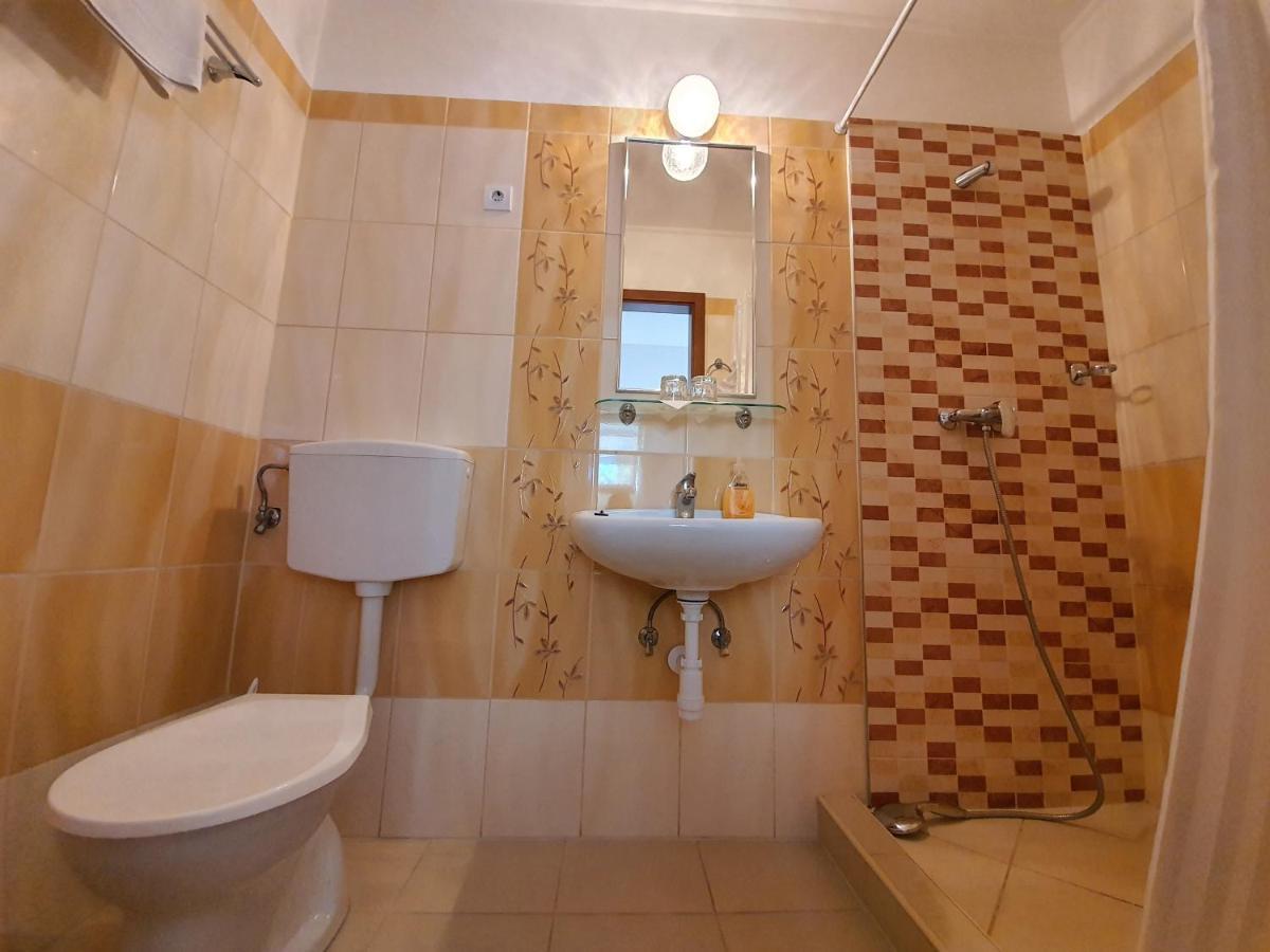 Platan Szallashely Hotel Sandorfalva Bagian luar foto